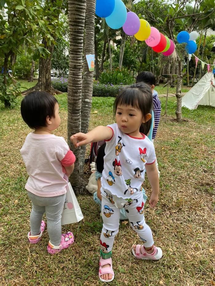 Cường Đô La chia sẻ bà xã đã dạy dỗ nhóc tỳ từ trước nên bé rất hào hứng với chuyện đi học 