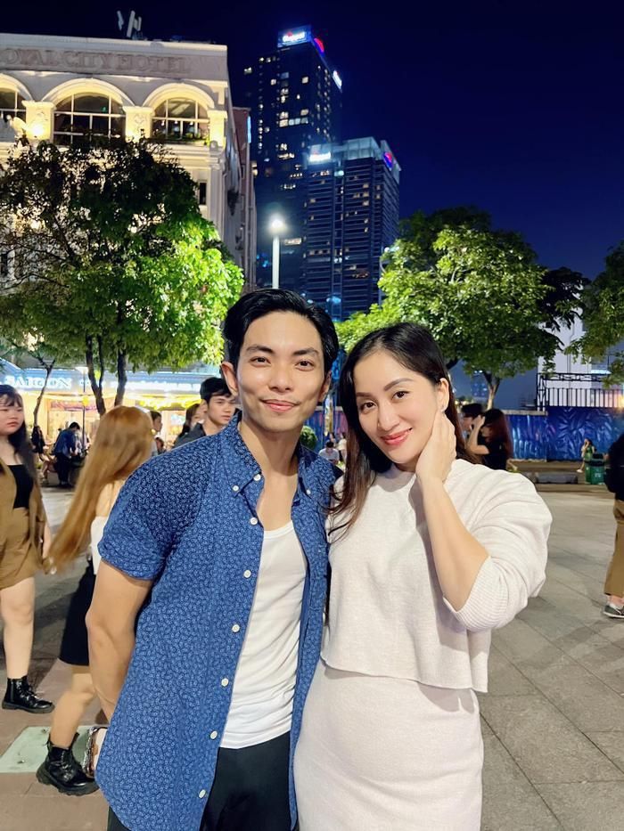 Trải qua 2 lần chăm con nên lần này Phan Hiển có kinh nghiệm hơn nhiều. 