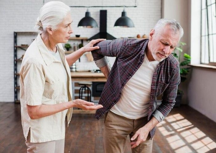 Viêm khớp là bệnh mãn tính phổ biến ở người lớn tuổi. (Ảnh minh họa)