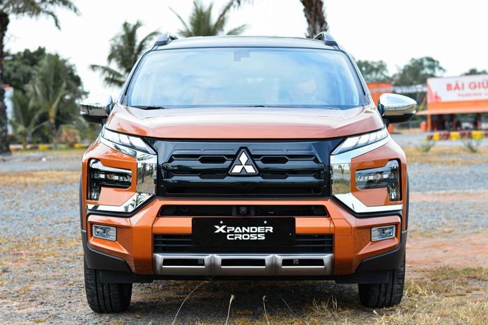  Có thể xem Mitsubishi Xpander là dòng xe đại diện cho sự đa dạng trong phân khúc MPV cỡ nhỏ. Chỉ riêng mẫu xe này đã có 3 phiên bản tại thị trường Việt Nam bao gồm AT, AT Premium và Cross, đi cùng xuất xứ đa dạng từ nhập khẩu đến lắp ráp nội địa. Hiện, giá niêm yết của Mitsubishi Xpander dao động từ 598 triệu đến 698 triệu đồng. 