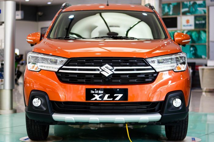  Sau 2 tháng đầu năm nay, Suzuki XL7 đạt doanh số lũy kế 451 xe, chỉ xấp xỉ một phần ba thành tích bán hàng từng đạt được ở cùng kỳ của năm 2022. Hiện, người tiêu dùng Việt Nam có 2 lựa chọn ở dòng xe này, bao gồm GLX AT (giá niêm yết 600 triệu đồng) và Sport Limited với giá niêm yết 640 triệu đồng. 