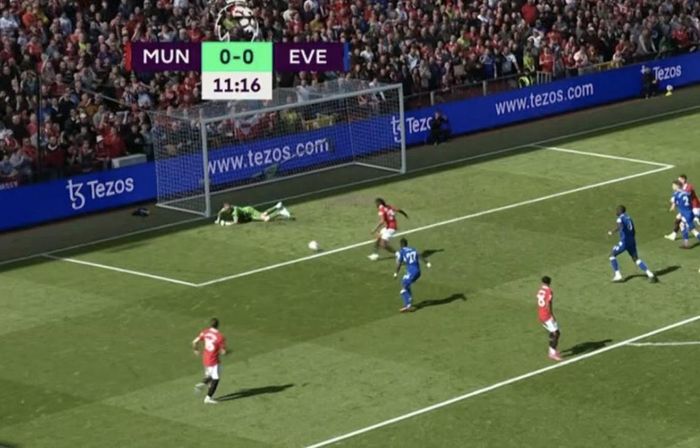 Wan-Bissaka bỏ lỡ cơ hội ghi bàn cho MU.