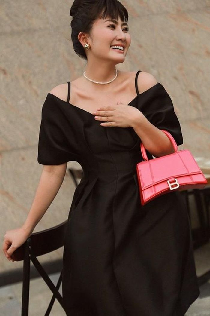 Ngọc Lan sợ và không muốn tái hôn. "Quan điểm của Lan hiện tại là nếu mình có tình cảm với ai đó, có lẽ chỉ nên dừng lại ở mức có thể chia sẻ, đồng hành cùng nhau trong công việc, cuộc sống, giúp đỡ nhau khi khó khăn", vợ cũ Thanh Bình bộc bạch.