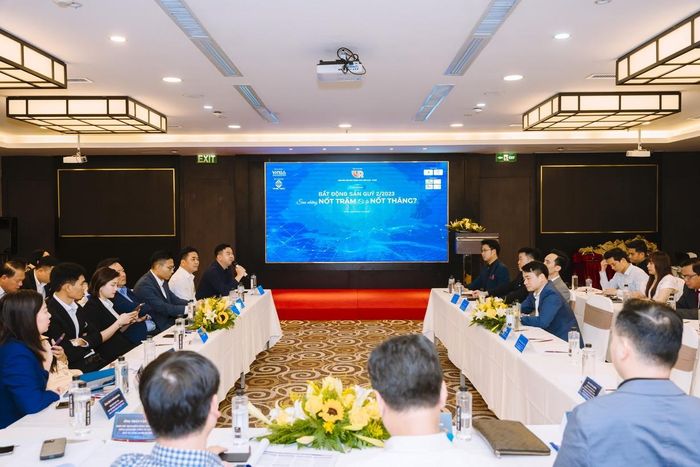 Hội thảo “Toàn cảnh thị trường bất động sản quý I/2023 và diễn biến thị trường bất động sản quý II/2023” do Hội Môi giới bất động sản Việt Nam tổ chức.