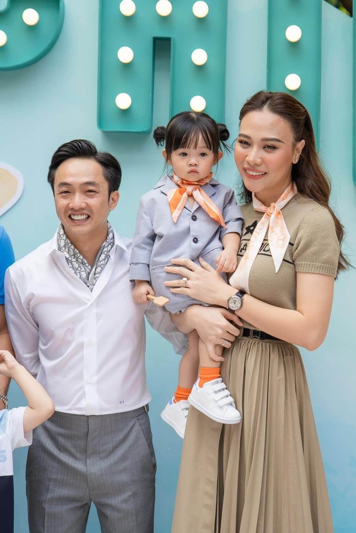 Đàm Thu Trang và Cường Đô La kết hôn vào tháng 7/2019. Sau 1 năm kết hôn, cặp đôi đón ái nữ Suchin chào đời