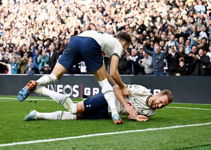  Trên sân, Tottenham và Brighton cũng tạo ra trận cầu nảy lửa với 3 bàn thắng được ghi, 2 trong số đó thuộc về chủ nhà. 3 điểm giúp "Gà trống" giữ vị trí thứ 5 cùng khoảng cách 3 điểm với top 4 (53 so với 56). 