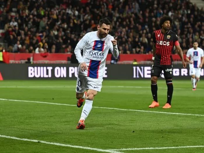 Messi đánh dấu bàn thắng thứ 100 của PSG ở mùa giải này
