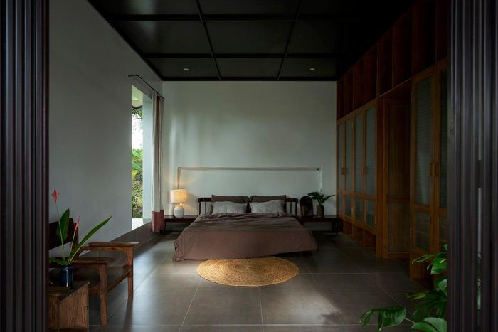 Phòng ngủ tối giản, tận dụng tối đa ánh sáng tự nhiên.
