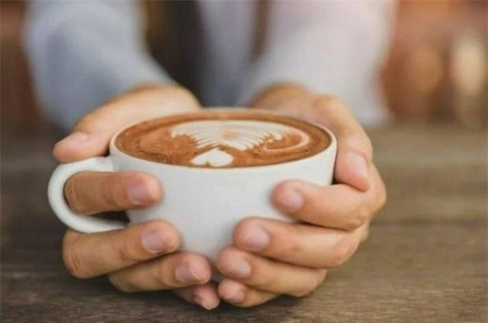 Uống quá nhiều cà phê sẽ khiến bạn lo lắng, mất ngủ và tim đập nhanh. Ảnh: Shutterstock.