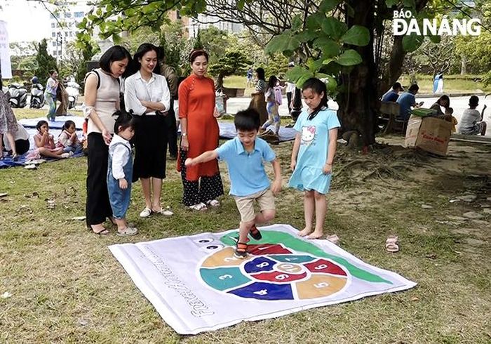 Các trò chơi dân gian của Việt Nam và Pháp có nhiều nét tương đồng với nhau.
