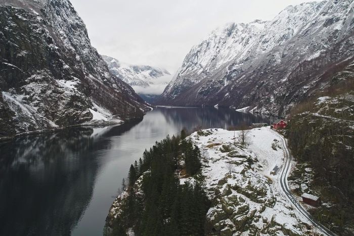  Khung cảnh vịnh hẹp Nærøy. Ảnh: Norwegian Fjords. 