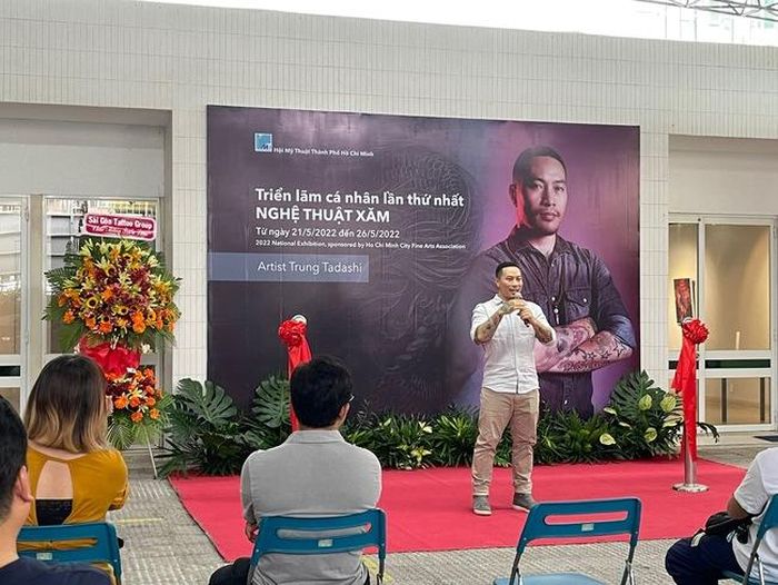 Trung Tadashi từng triển lãm cá nhân về xăm hình tháng 5/2022. Ảnh: Quỳnh Trân