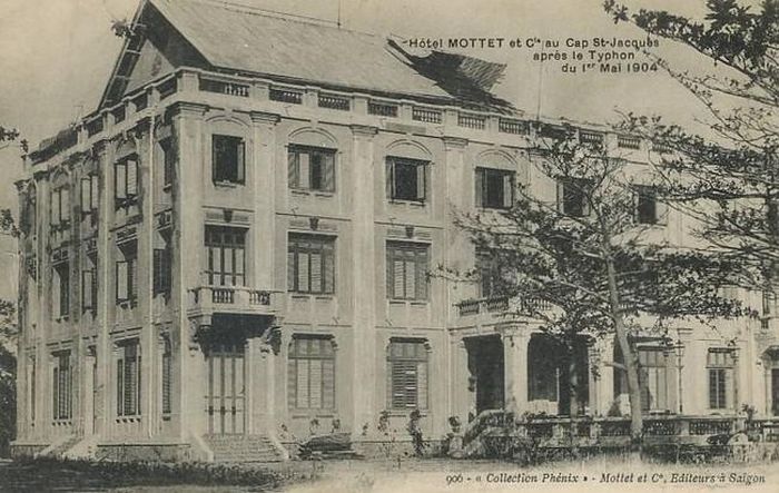 Khách sạn Mottet ở Vũng Tàu bị tốc mái trong trận bão 1/5/1904