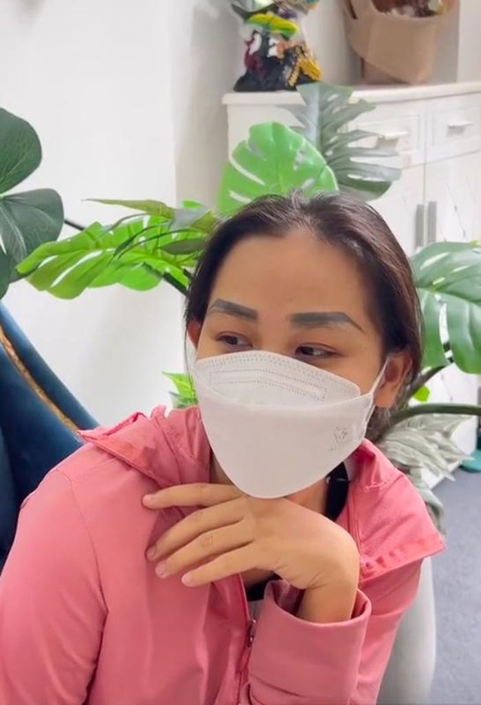 Xăm chân mày là phương pháp tân trang nhan sắc phổ biến, nhưng không phải ai cũng may mắn được làm tại cơ sở uy tín, thợ có tay nghề. Và 3 người phụ nữ này lại rơi vào phần trăm không may mắn đó.