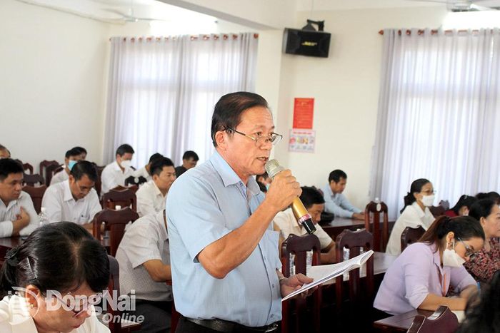 Cử tri TP.Biên Hòa phát biểu tại hội nghị tiếp xúc giữa đại biểu Quốc hội với cử tri, sau Kỳ họp thứ 4, Quốc hội khóa XV. Ảnh: Hồ Thảo