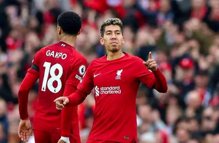 Firmino (phải) buộc đội khách phải chia điểm.