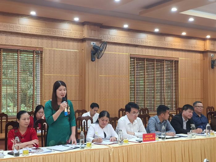 Chủ tịch Ủy ban MTTQ Việt Nam huyện Đà Bắc tham gia thảo luận.
