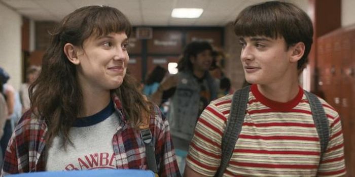 Millie Bobby Brown (trái) đóng vai Eleven trong "Stranger Things"