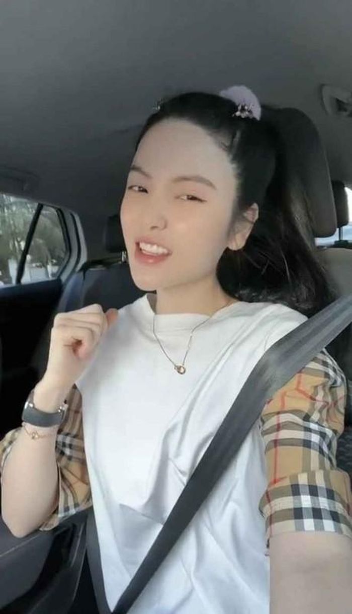 Người đẹp không im lặng bỏ qua mà còn tiếp tục đăng tải hàng loạt video "chọc tức" antifan.