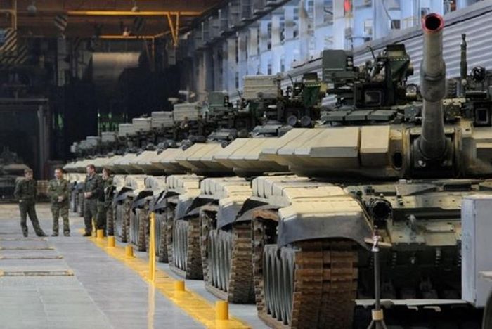 Ngoài ra, việc phương Tây quyết định cung cấp xe tăng cho Ukraine, đã khiến doanh nghiệp quân sự Nga có kế hoạch sản xuất hơn 1.500 xe tăng trong năm nay và quan trọng là cho phương Tây thấy sức mạnh của thương hiệu xe tăng Nga. 