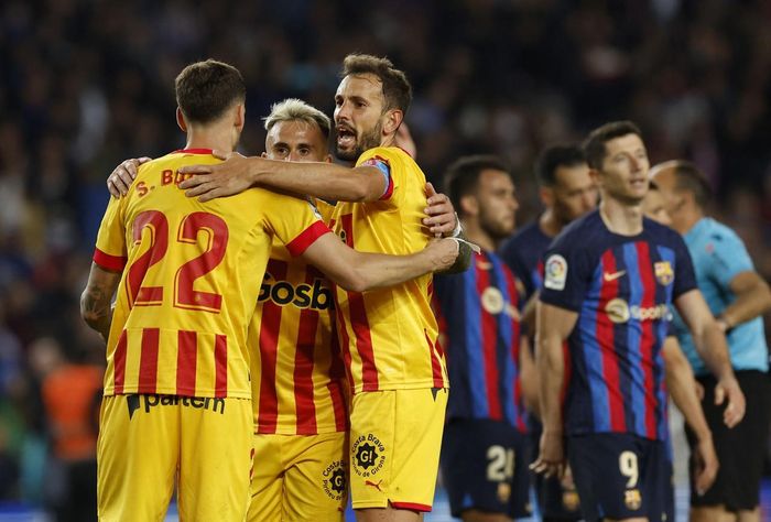 Niềm vui của các cầu thủ Girona với 1 điểm quý giá trước Barca