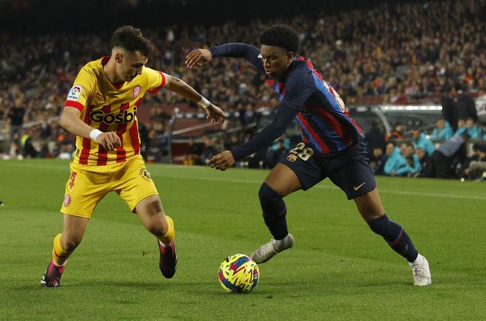 Đội chủ sân Nou Camp tạo ra thế trận lấn lướt