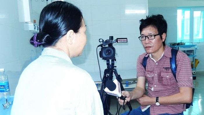 Anh Nam tham gia phỏng vấn, tìm hiểu những vấn đề mà người khuyết tật thường gặp trong y tế