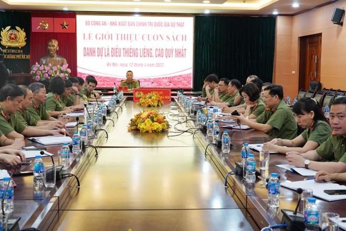 Buổi giới thiệu sách được tổ chức dưới hình thức trực tuyến, hình ảnh tại điểm cầu CATP Hà Nội