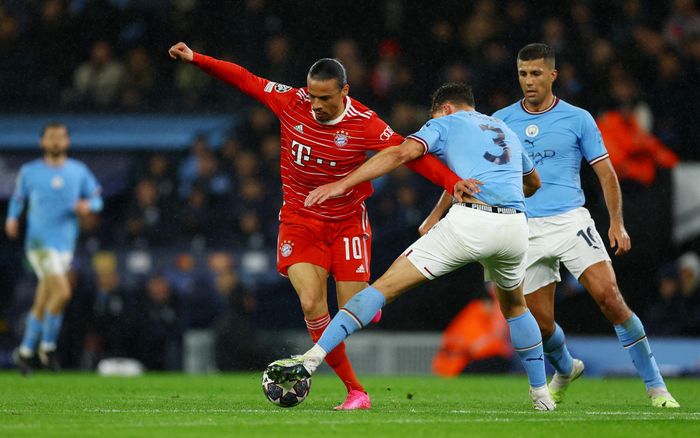  Ruben Dias ngăn chặn thành công nhiều ngòi nổ của Bayern. Ảnh: Reuters. 