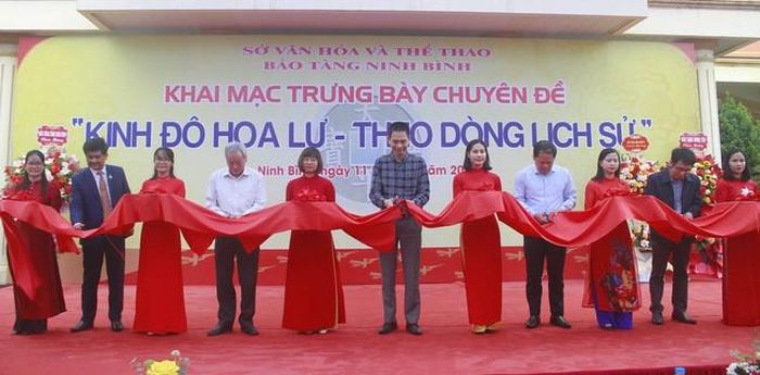 Khai mạc chuyên đề “Kinh đô Hoa Lư - Theo dòng lịch sử” tại Thư viện tỉnh Ninh Bình