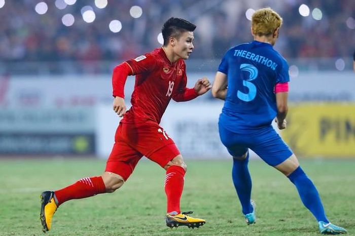 Muangthong từng chi ra 500.000 USD để chiêu mộ Văn Lâm từ CLB Hải Phòng. Điều đó cho thấy đây là đội bóng không ngại bạo chi để đưa về những cầu thủ chất lượng trong khu vực. Và rất có thể, Quang Hải sẽ trở thành cầu thủ Việt Nam tiếp theo khoác áo Muangthong. (Ảnh: Như Đạt)