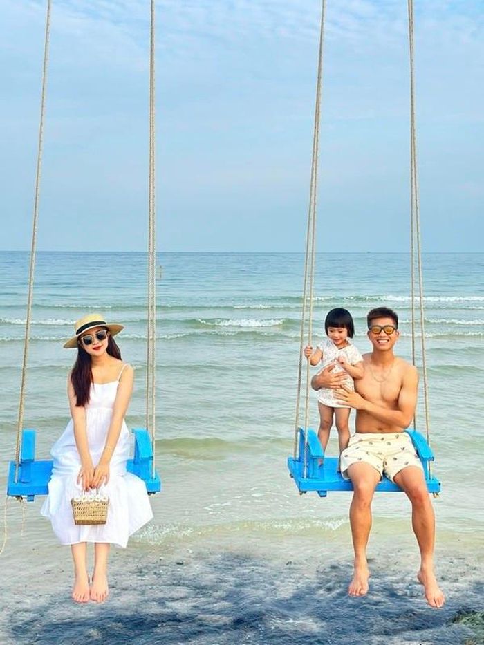Sự nghiệp bóng đá của chàng cầu thủ Việt này càng ngày càng thăng tiến hơn, đồng nghĩa với việc thu nhập cũng từ đó mà leo dốc.