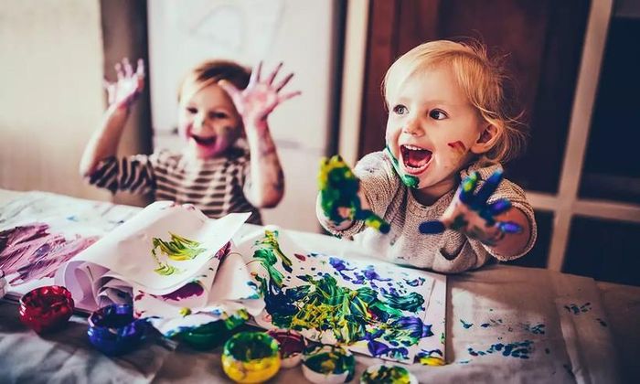 Cha mẹ nên cung cấp cho trẻ đủ không gian để tự do khám phá trí tưởng tượng của chúng. (Ảnh: ITN).