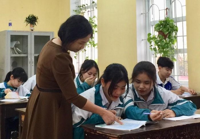 Giáo viên cần giúp học sinh làm quen với bài thi; tăng cường luyện kỹ năng làm bài theo từng dạng bài.