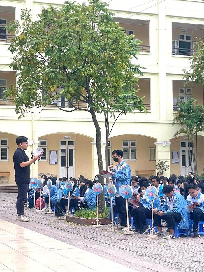 Thầy và trò tương tác với nhau sôi nổi