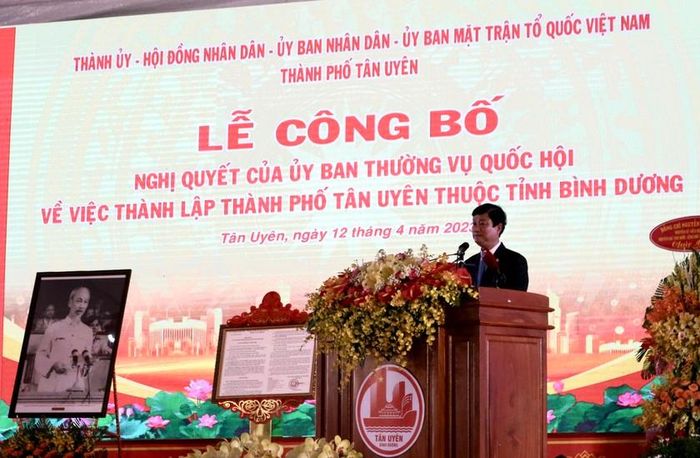 Chủ tịch UBND tỉnh Bình Dương - ông Võ Văn Minh ghi nhận, đánh giá cao, chúc mừng và cám ơn sự nỗ lực, Đảng bộ, chính quyền và Nhân dân Tân Uyên