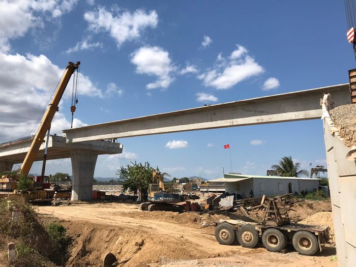 Theo Ban Quản lý dự án giao thông 7, các con đường dân sinh, cầu vượt phải được hoàn thành thì mới có thể thông xe cao tốc Phan Thiết - Vĩnh Hảo.