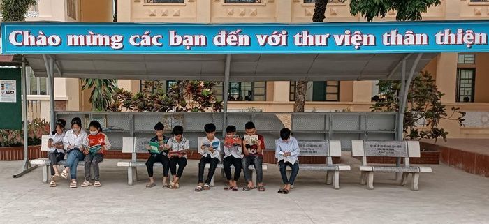  Không gian thư viện mở ngoài sân trường THCS và THPT Tùng Bá (Vị Xuyên, Hà Giang).