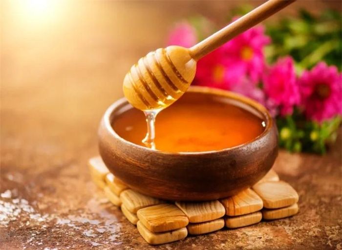 Sử dụng các chất tạo ngọt tự nhiên như siro, mật ong không khiến sinh tố của bạn lành mạnh hơn. Ảnh: Shutterstock.