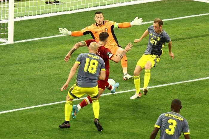 Cả Roma và Feyenoord đã thay đổi nhiều sau trận chung kết Conference League