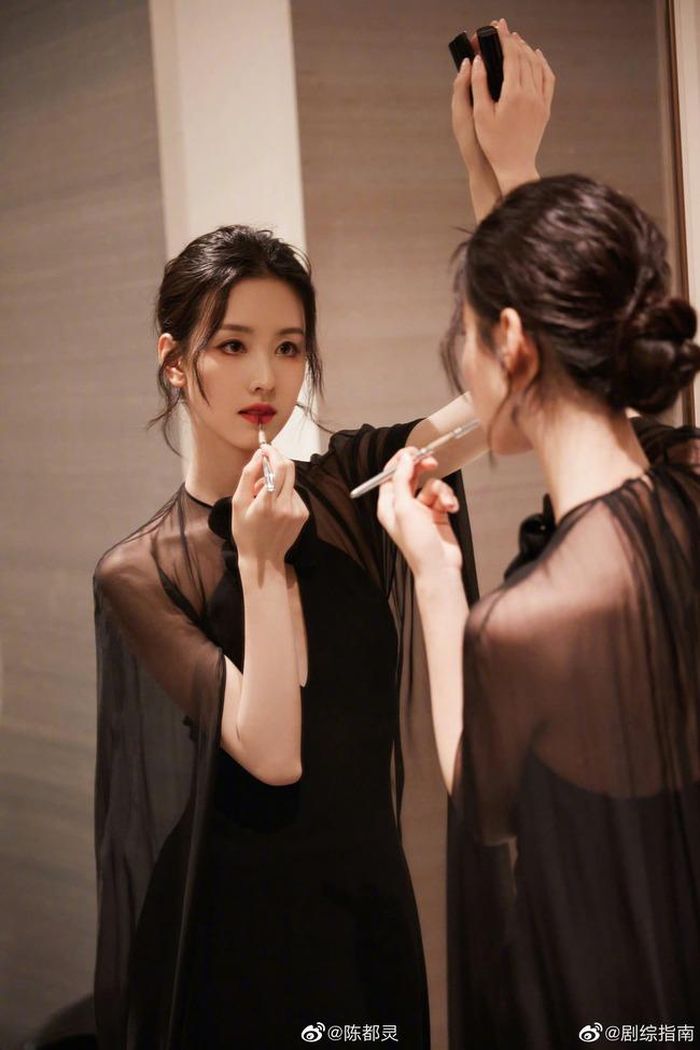 Gần 10 năm hoạt động, đến nay nàng tiểu hoa mới có được ánh hào quang rực rỡ trong sự nghiệp
