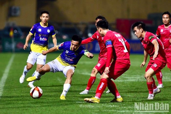 Nỗ lực kiểm soát bóng.