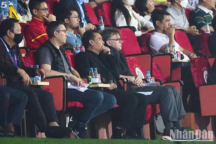 HLV Philippe Troussier của đội tuyển Việt Nam và U23 Việt Nam dự khán trận đấu.