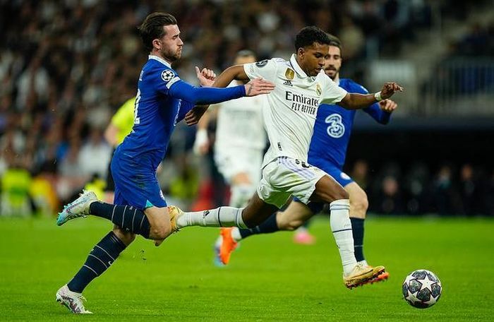 Ben Chilwell kéo người, chấp nhận thẻ đỏ