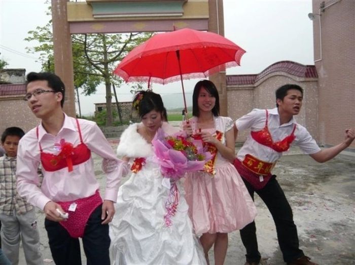 Không riêng ở đám cưới, trò đùa dù xuất hiện ở nơi đâu cũng nên được tiết chế, vui thôi chứ đừng vui quá. Ảnh: Tổng hợp