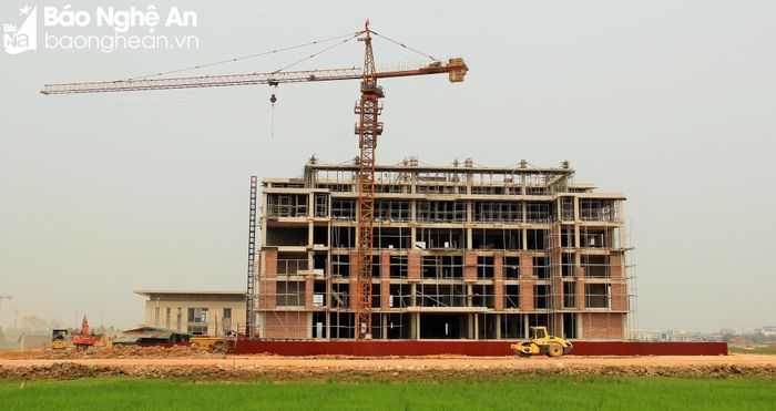 Những công trình mới đang được đẩy nhanh tiến độ. Ảnh: Hoàng Vĩnh