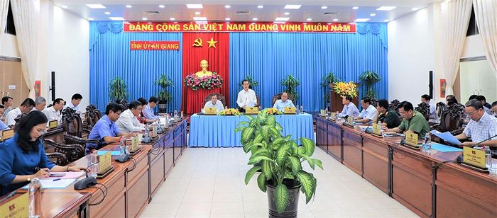 Họp Ban Chỉ đạo triển khai thực hiện Dự án tuyến đường bộ cao tốc Châu Đốc - Cần Thơ - Sóc Trăng, đoạn đi qua địa phận tỉnh An Giang