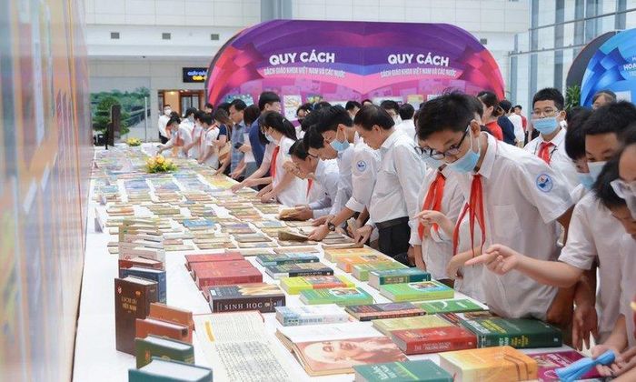 Giới thiệu sách giáo khoa chương trình giáo dục phổ thông mới. Ảnh: Nhà xuất bản giáo dục