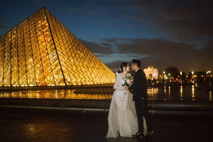 Cả hai ghi lại những khoảnh khắc đẹp tại 4 địa danh nổi tiếng ở Paris để tái hiện câu chuyện tình tuyệt vời của họ. 
