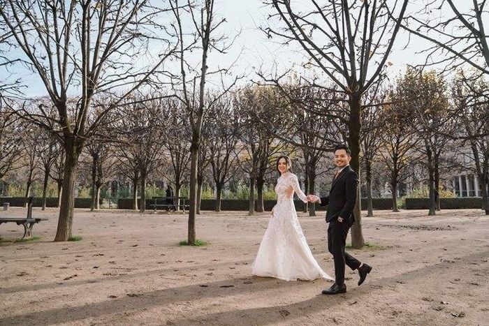 Dù phải di chuyển qua nhiều địa điểm, chú rể Ngọc Anh không ngại phối hợp ăn ý cùng vợ chưa cưới, tạo ra bộ hình lãng mạn như một tuyên ngôn về chuyện tình đượm màu cổ tích. 
